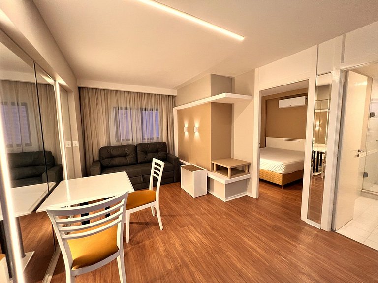 Flat/ Downtown/ 24 Hours Street