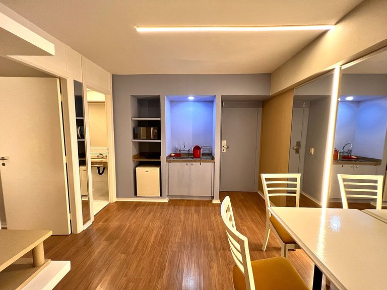 Flat/ Downtown/ 24 Hours Street