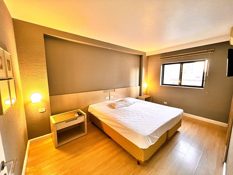 Spacious Flat/ Downtown/ 24 Hours Street