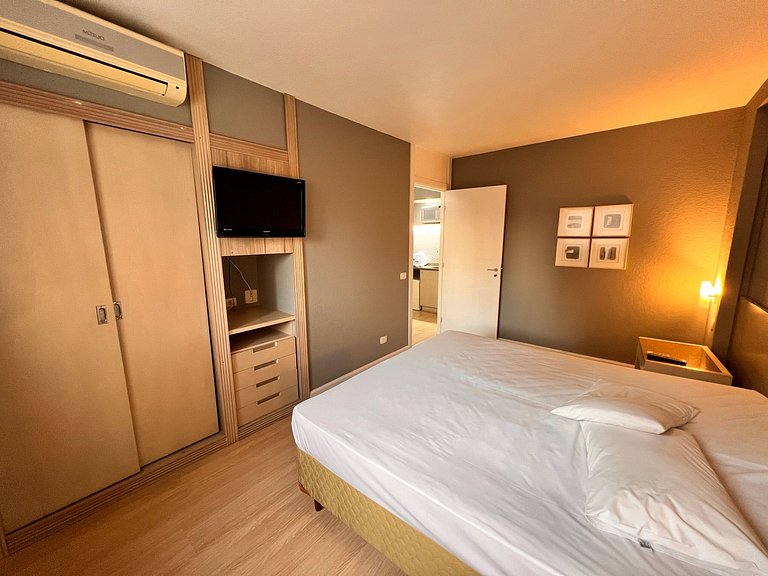 Spacious Flat/ Downtown/ 24 Hours Street