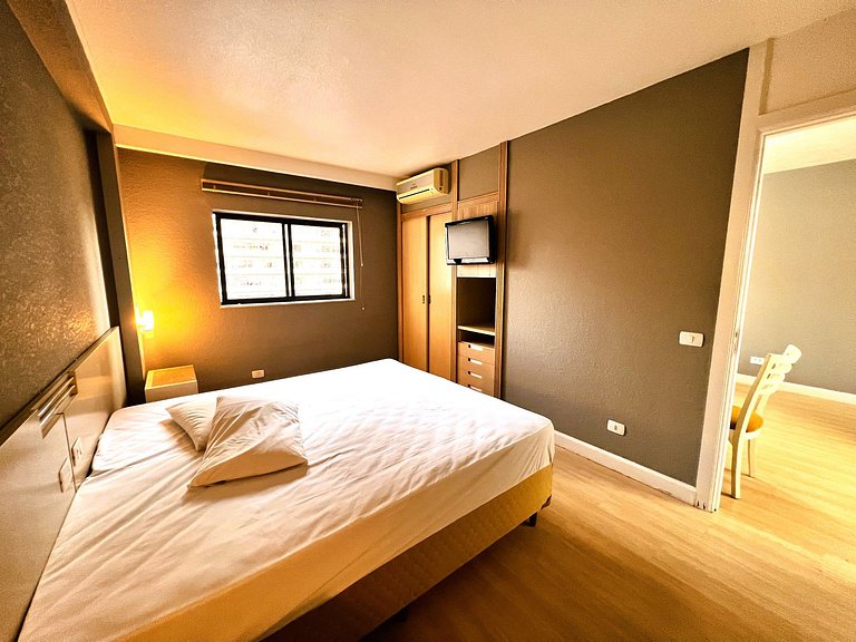 Spacious Flat/ Downtown/ 24 Hours Street