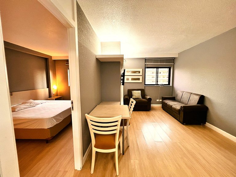 Spacious Flat/ Downtown/ 24 Hours Street