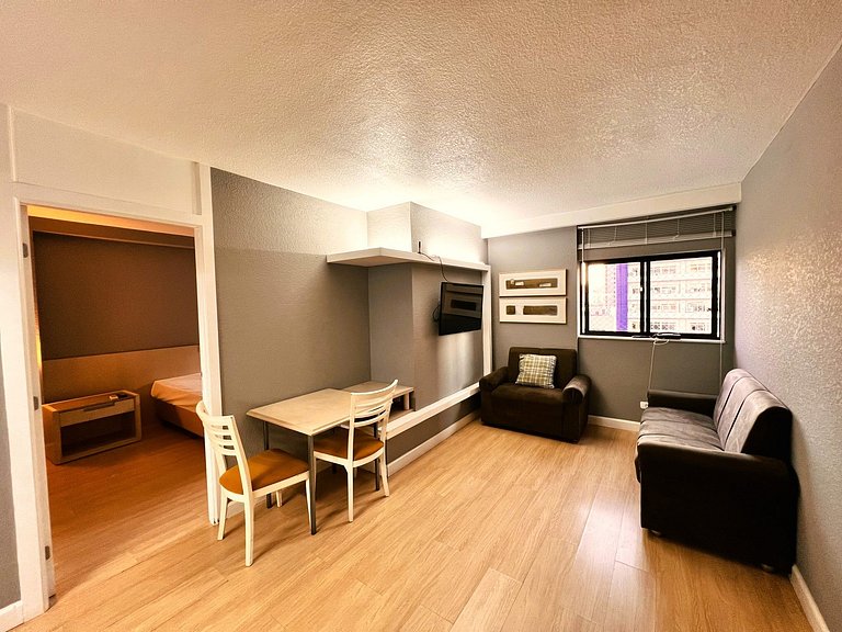 Spacious Flat/ Downtown/ 24 Hours Street