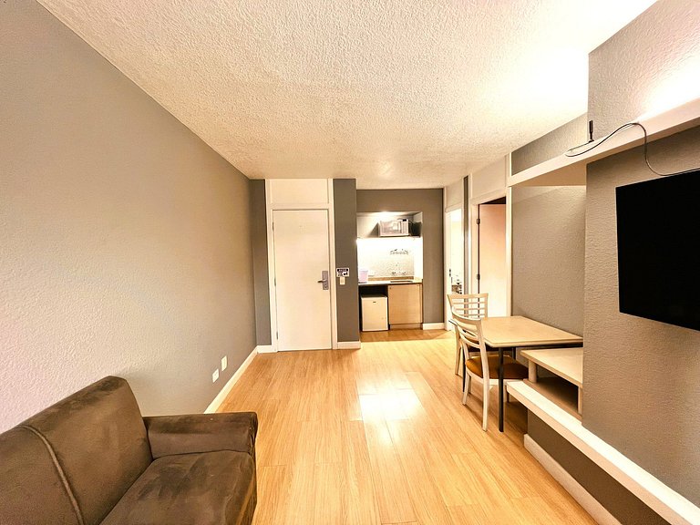 Spacious Flat/ Downtown/ 24 Hours Street