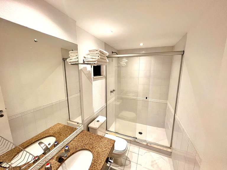 Spacious Flat/ Downtown/ 24 Hours Street