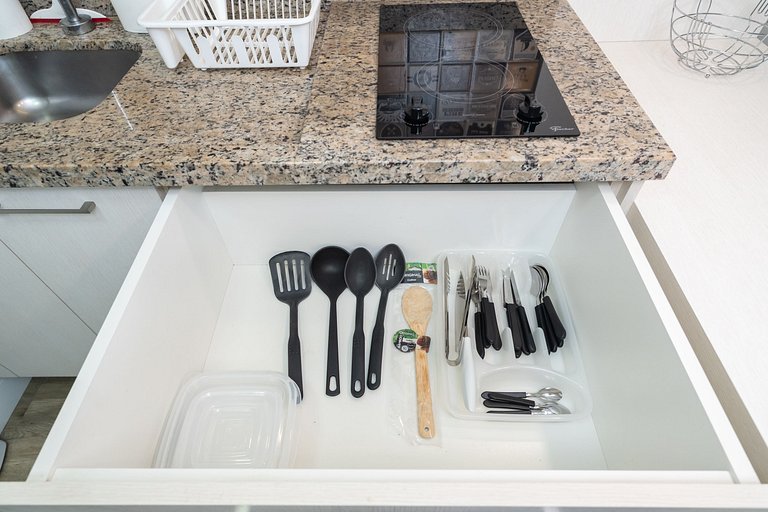 Flat/ Downtown/ 24 Hours Street