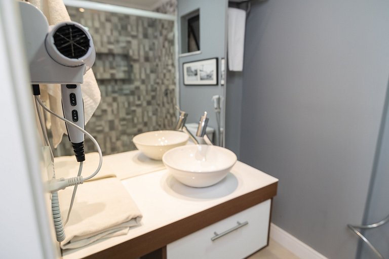 Flat/ Downtown/ 24 Hours Street