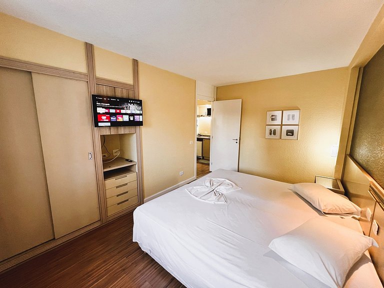 Spacious Flat/ Downtown/ 24 Hours Street