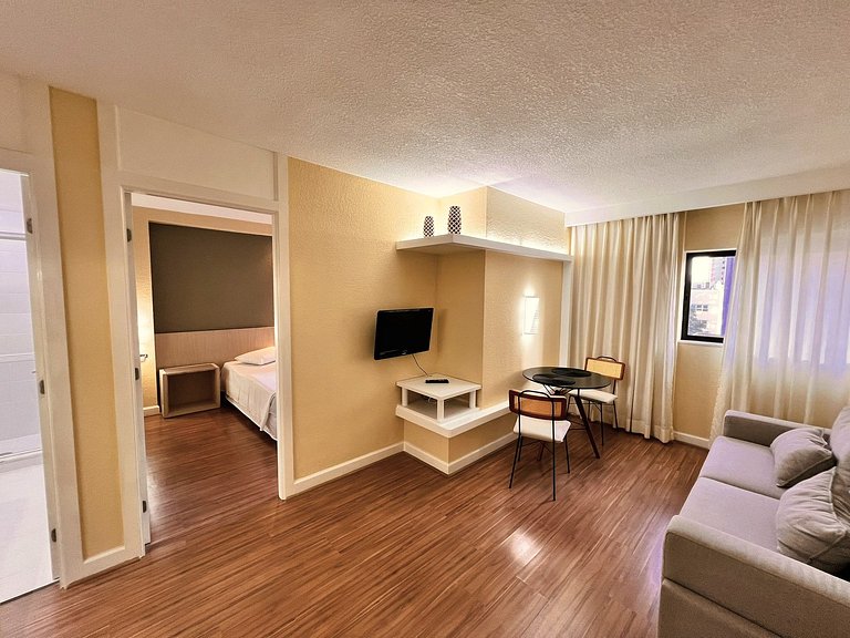 Spacious Flat/ Downtown/ 24 Hours Street