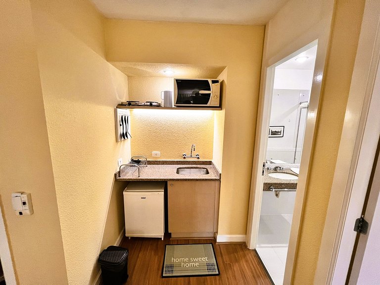 Spacious Flat/ Downtown/ 24 Hours Street