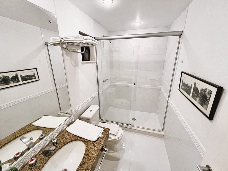 Spacious Flat/ Downtown/ 24 Hours Street