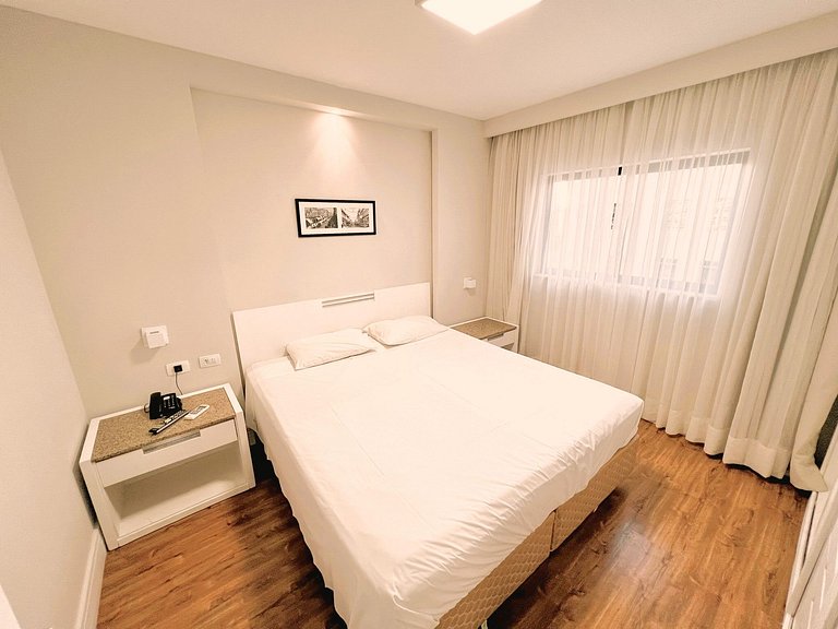 Flat Centro/Rua 24h - Batel 10 min. a pé - 650