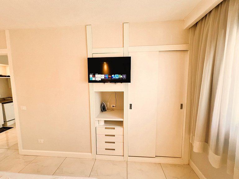 Spacious Flat/ Downtown/ 24 Hours Street