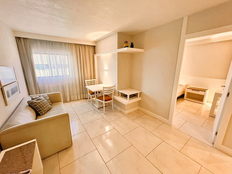 Spacious Flat/ Downtown/ 24 Hours Street