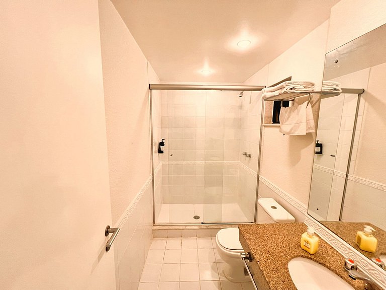 Spacious Flat/ Downtown/ 24 Hours Street