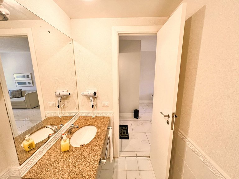 Spacious Flat/ Downtown/ 24 Hours Street