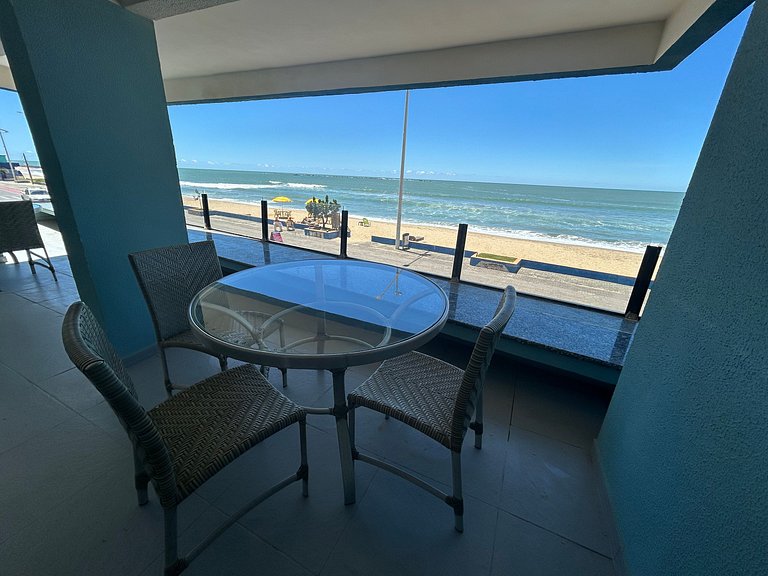 Amplo apartamento em edifício em frente ao mar