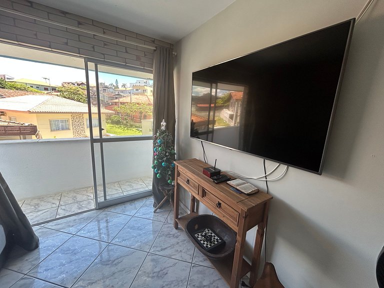 Amplo apartamento em edifício em frente ao mar