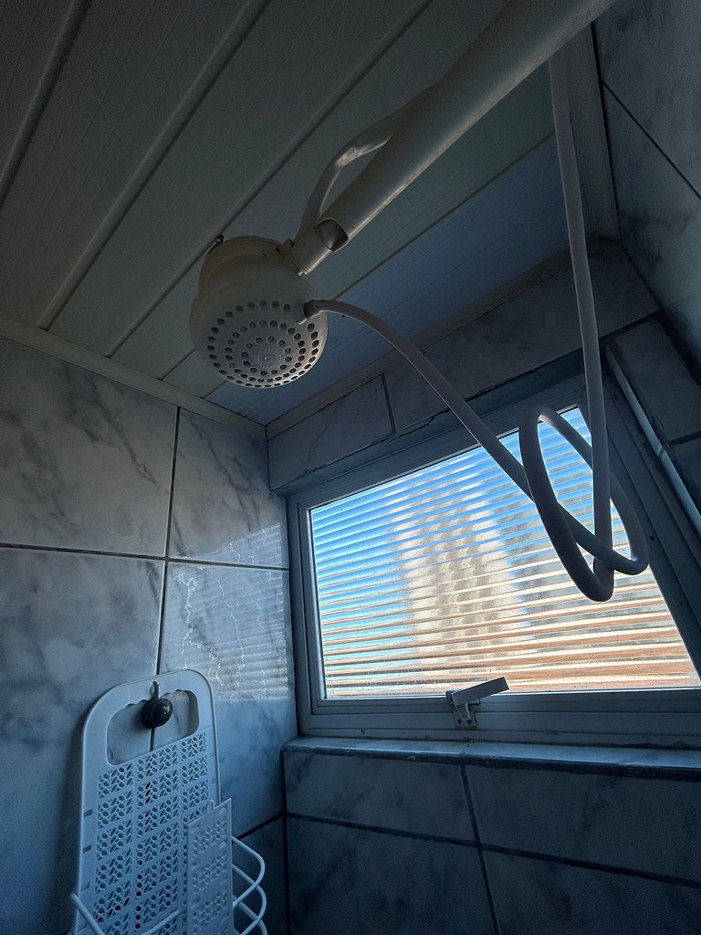 Amplo apartamento em edifício em frente ao mar