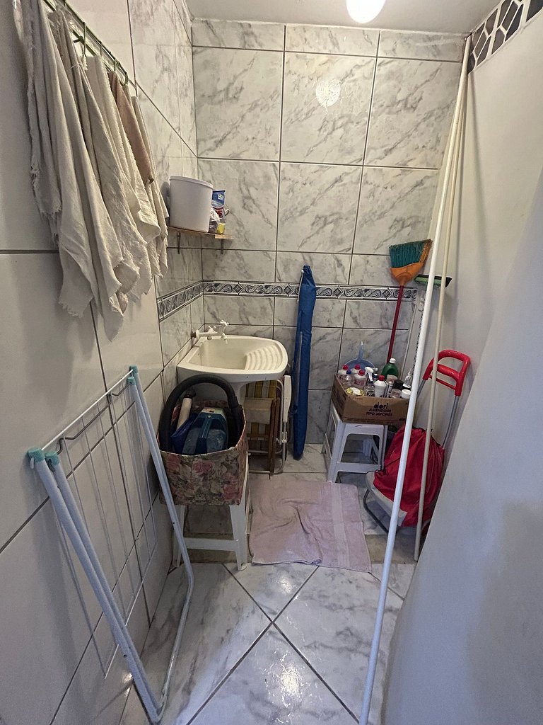 Amplo apartamento em edifício em frente ao mar