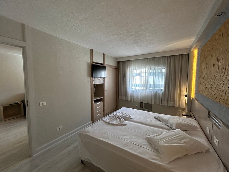 Spacious Flat/ Downtown/ 24 Hours Street