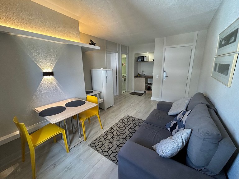 Spacious Flat/ Downtown/ 24 Hours Street