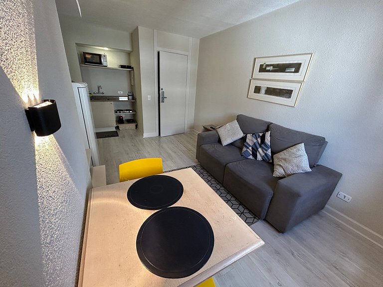 Spacious Flat/ Downtown/ 24 Hours Street