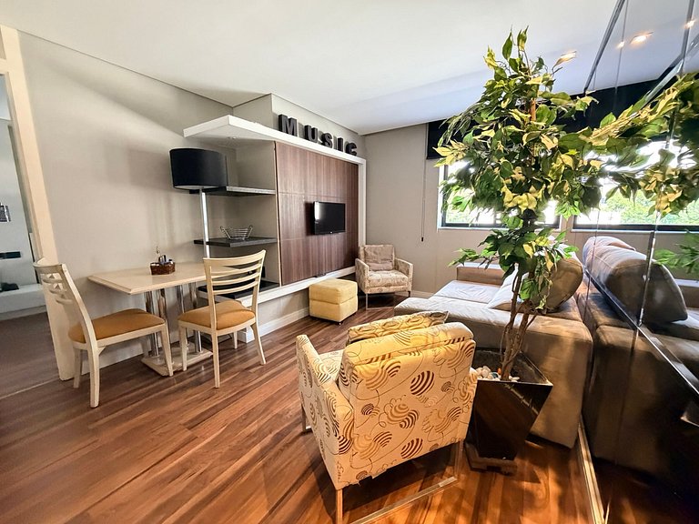 Charming Flat/ Downtown/ 24 Hours Street