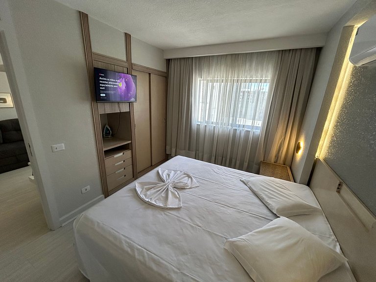 Flat Centro / Rua 24 horas / Batel