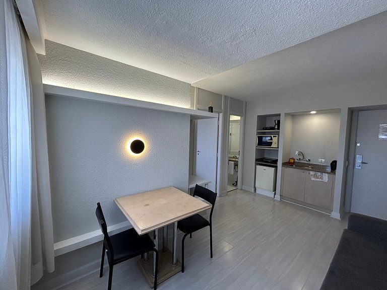 Flat Centro / Rua 24 horas / Batel